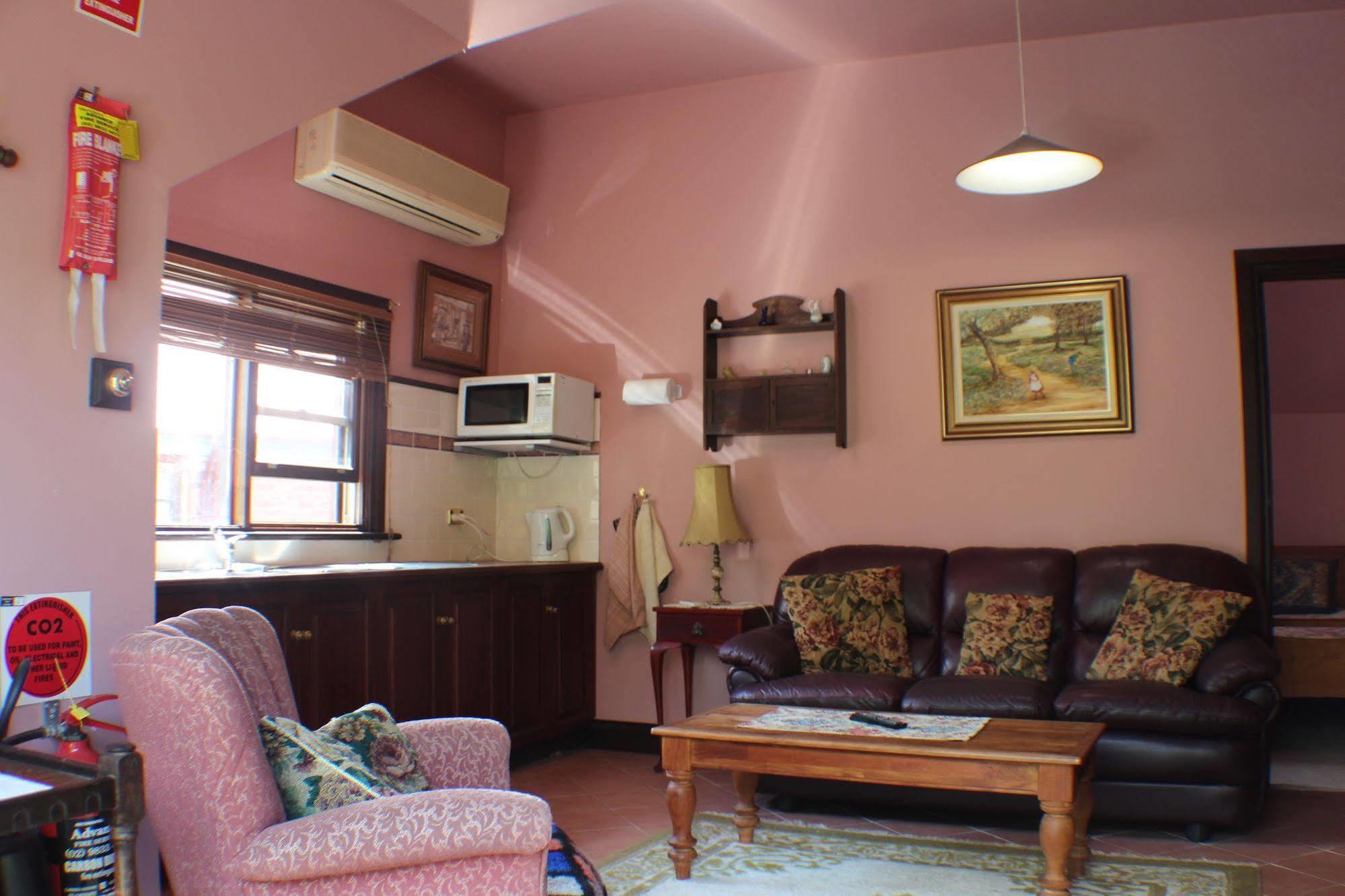 Storey Grange Springwood Extérieur photo