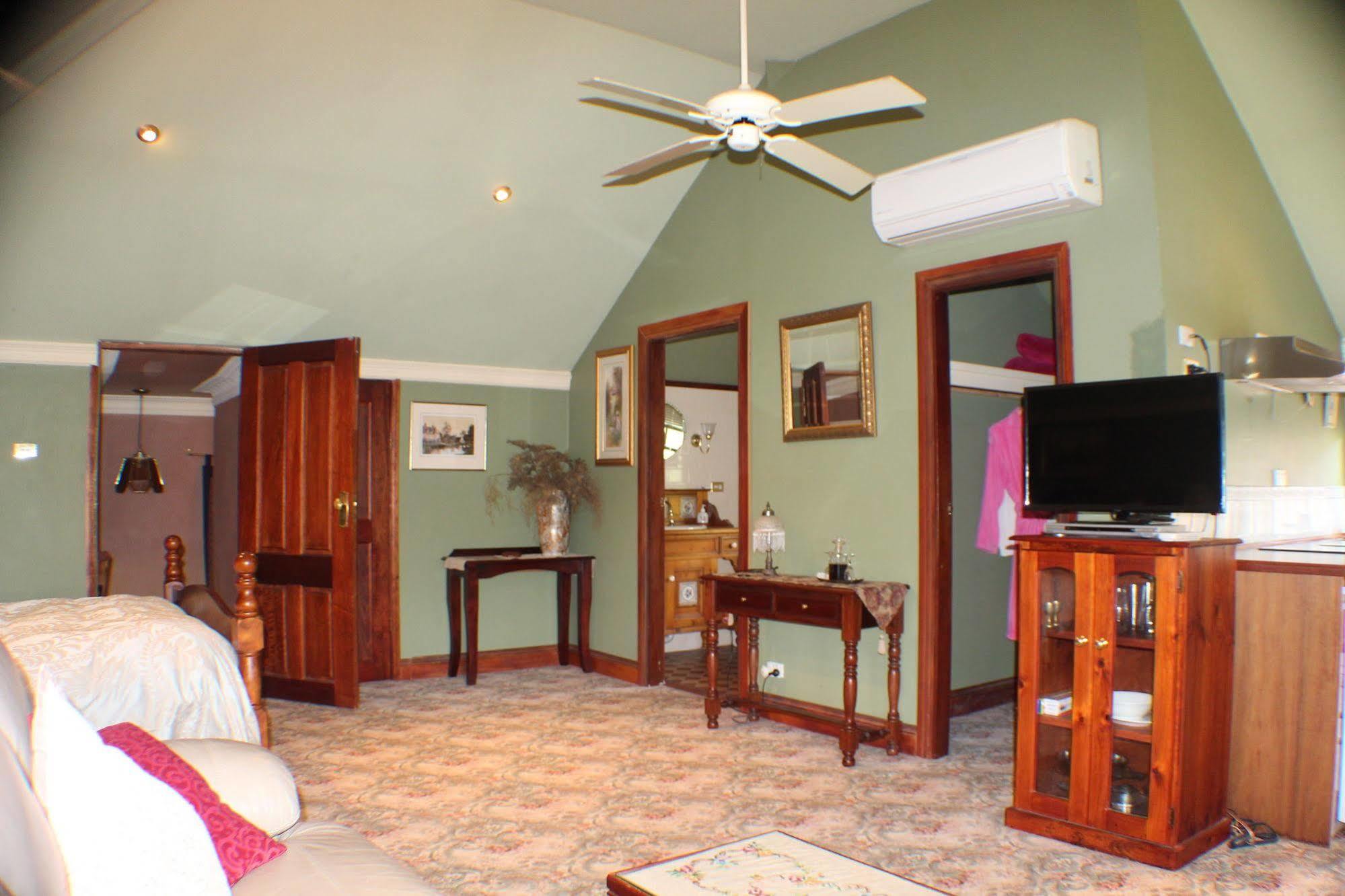 Storey Grange Springwood Extérieur photo